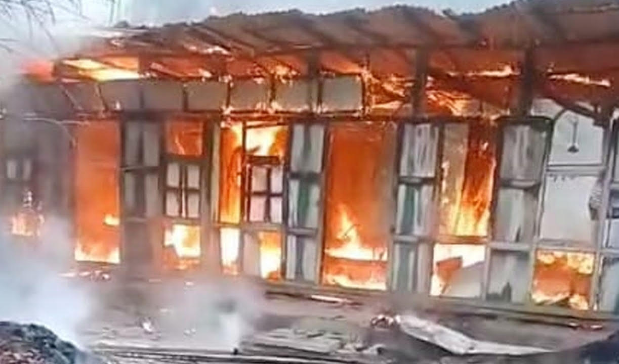 লক্ষ্মীপুরে আধিপত্য বিস্তার নিয়ে হত্যার পর এবার বাড়িঘরে হামলা ও অগ্নিসংযোগ